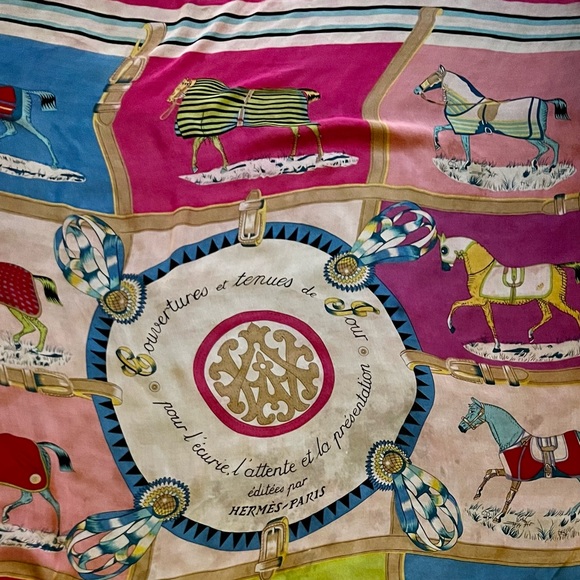 Hermes Scarf/Shawl. ‘Couvertures et Tenues de Jour’. 100% Silk. Made in France. - Picture 15 of 16